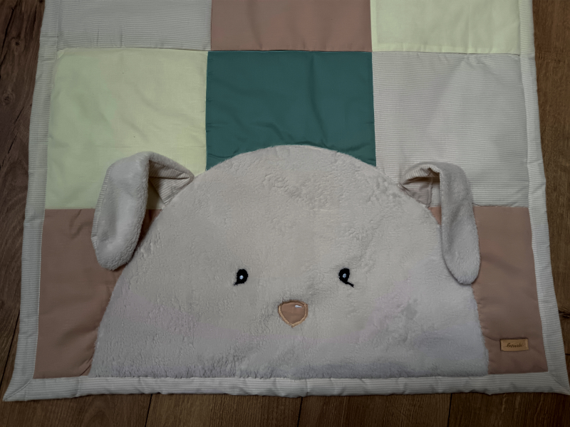 Bundás Pajtás - NYUSZIval készült egyedi, handmade, patchwork babatakaró